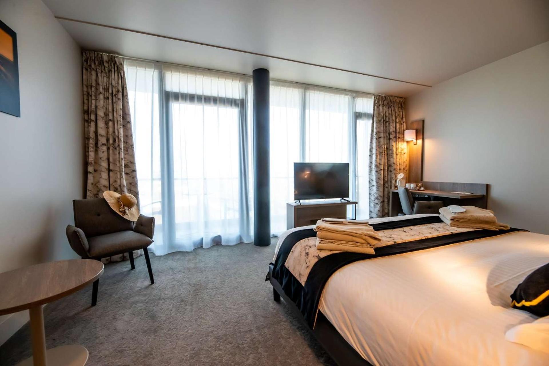 Brit Hotel Eden Spa Honfleur Exterior photo